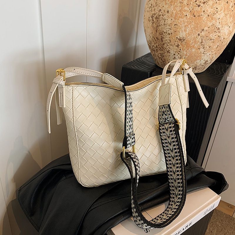 IMG_20250606_152222_197 کیف زنانه وارداتی 962 - Image 1